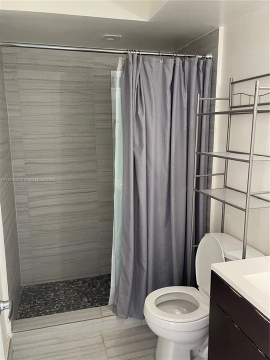 Recently Rented: $1,950 (1 beds, 1 baths, 647 Square Feet)