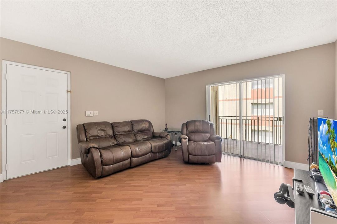 Recently Sold: $245,000 (2 beds, 2 baths, 1106 Square Feet)