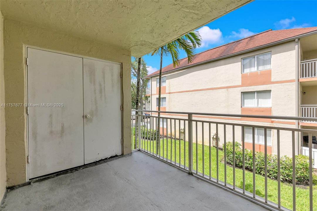 Recently Sold: $245,000 (2 beds, 2 baths, 1106 Square Feet)