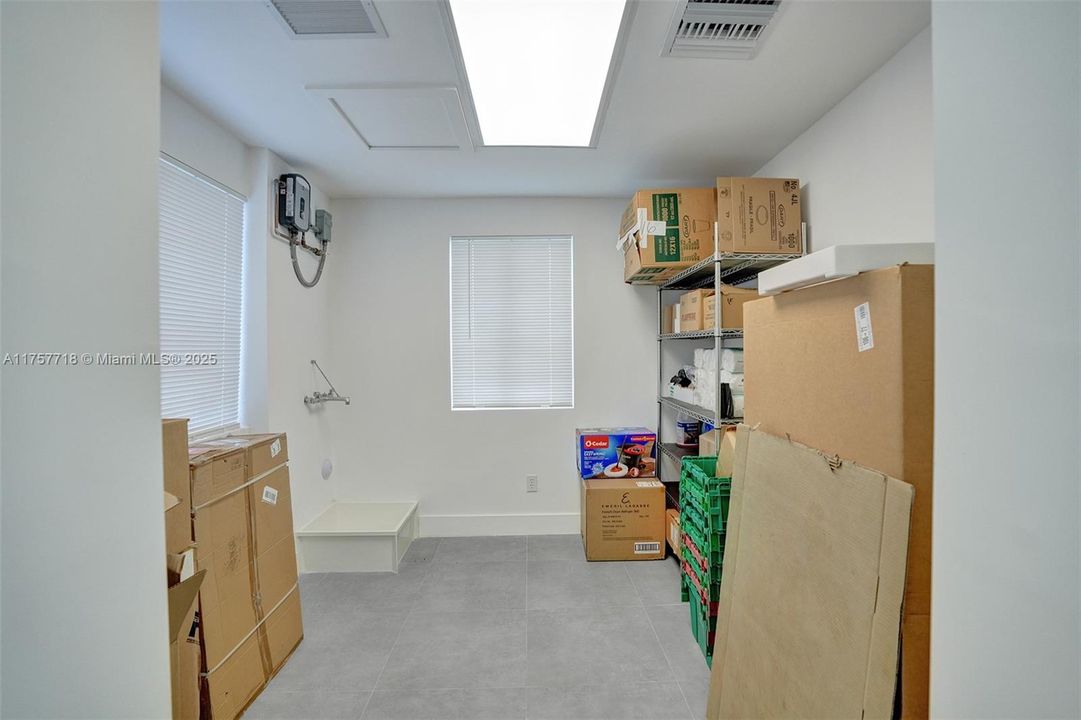 出租: $2,750 (0 贝兹, 0 浴室, 0 平方英尺)