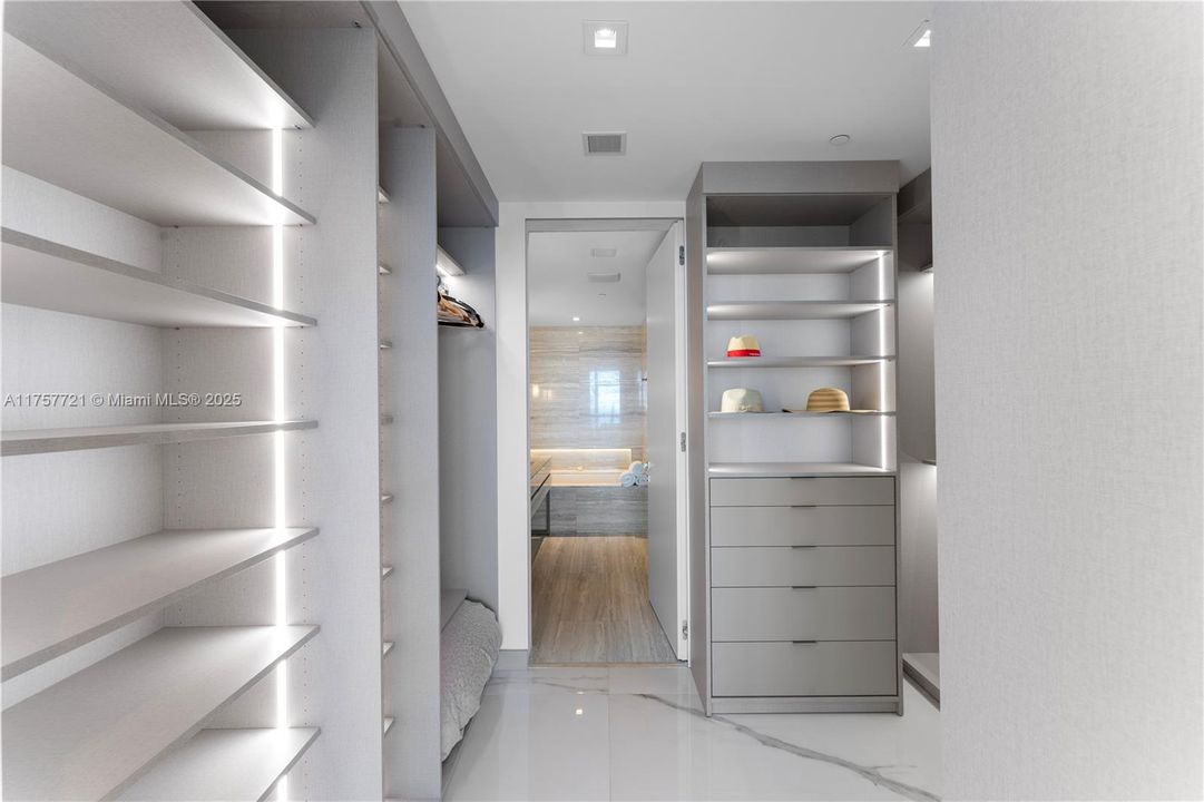 待售: $4,100,000 (3 贝兹, 3 浴室, 2271 平方英尺)