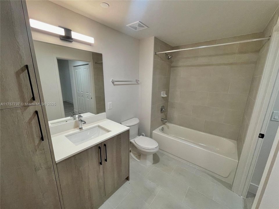 Recently Rented: $1,950 (1 beds, 1 baths, 558 Square Feet)