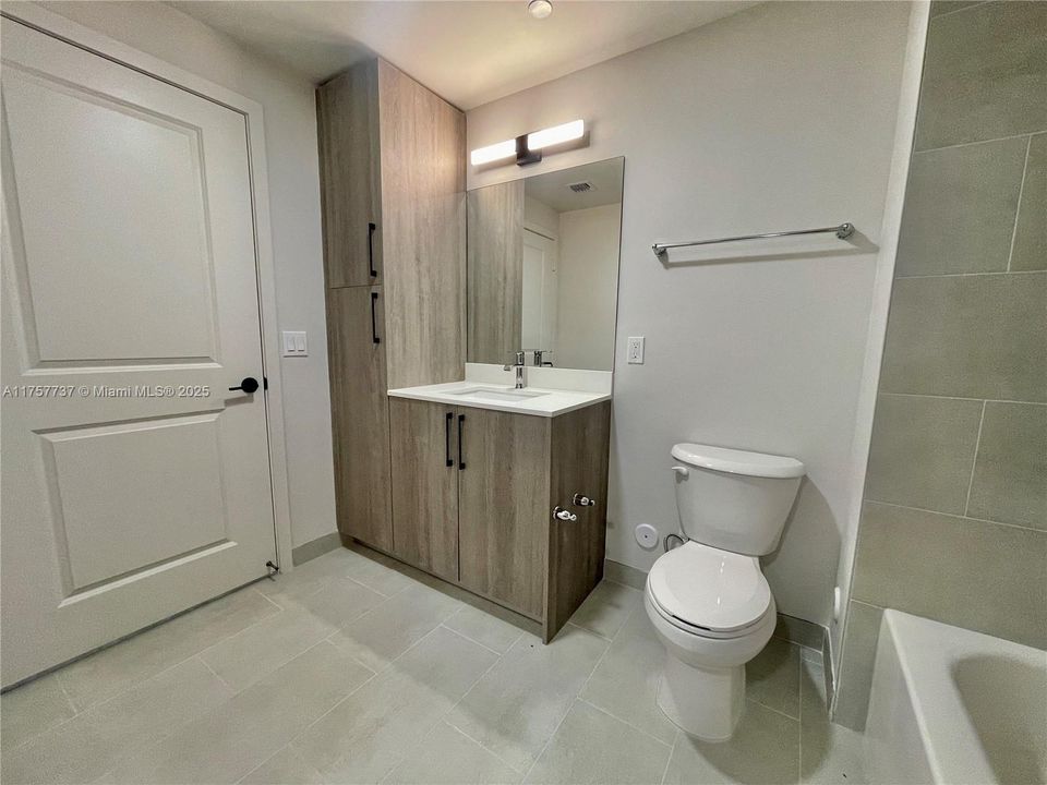 Recently Rented: $1,950 (1 beds, 1 baths, 558 Square Feet)