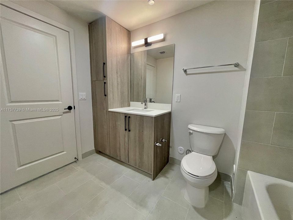 Recently Rented: $1,950 (1 beds, 1 baths, 558 Square Feet)