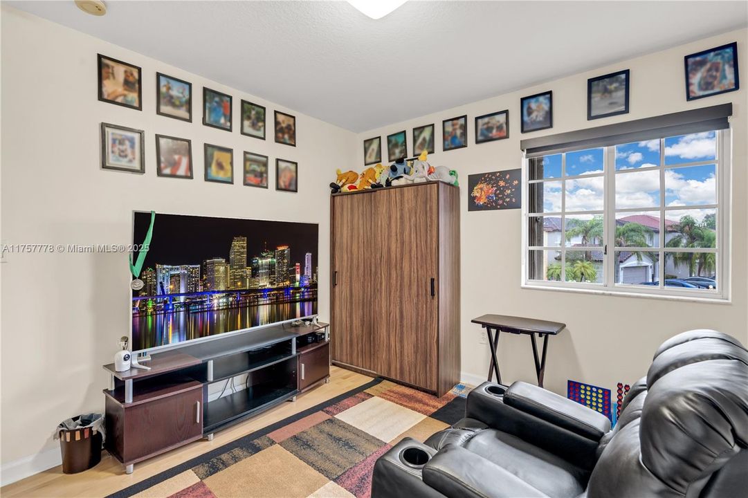 Recientemente alquilado: $4,200 (4 camas, 2 baños, 2550 Pies cuadrados)