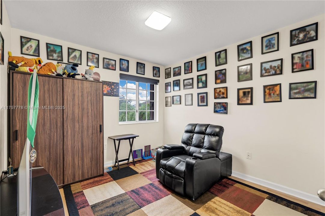 Recientemente alquilado: $4,200 (4 camas, 2 baños, 2550 Pies cuadrados)