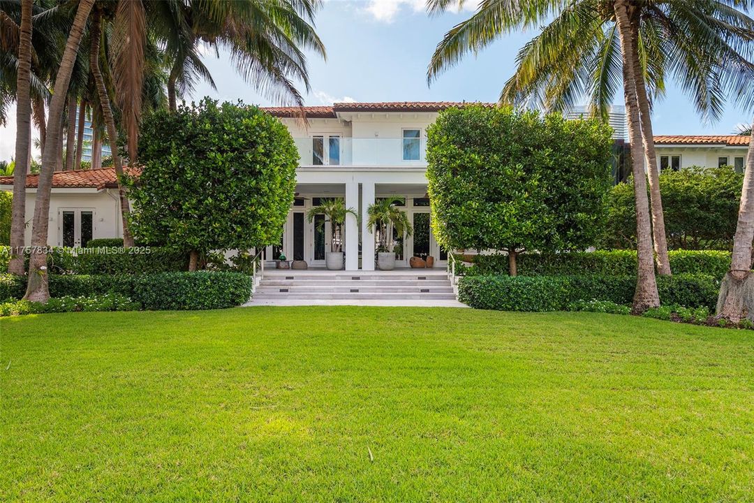 最近售出: $18,475,000 (6 贝兹, 5 浴室, 7755 平方英尺)