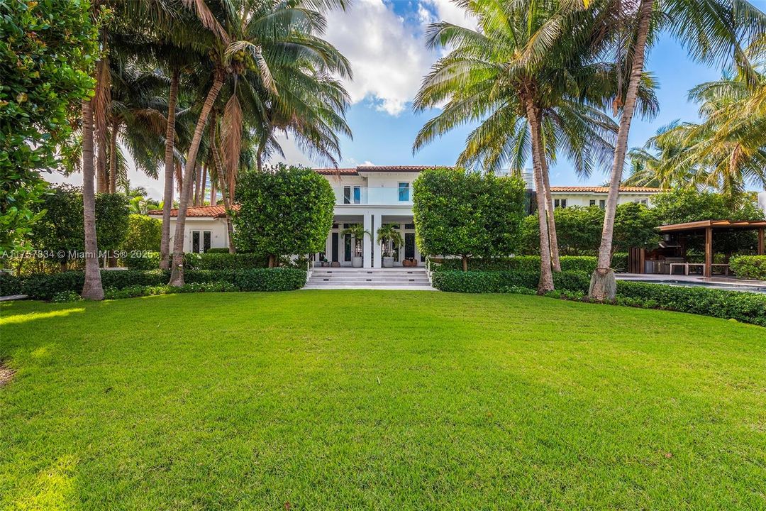 最近售出: $18,475,000 (6 贝兹, 5 浴室, 7755 平方英尺)