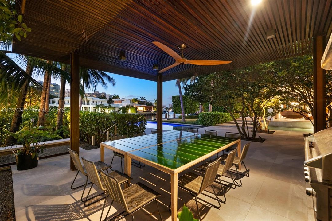 最近售出: $18,475,000 (6 贝兹, 5 浴室, 7755 平方英尺)