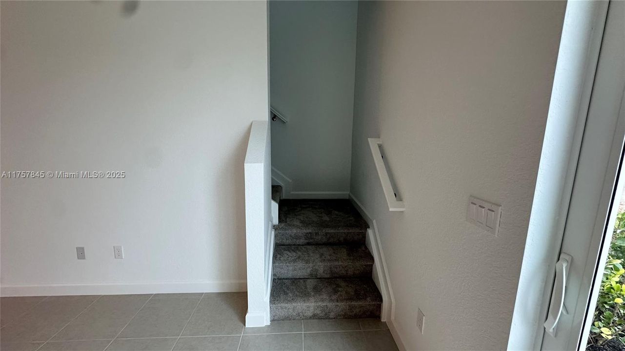 最近租的: $2,400 (3 贝兹, 2 浴室, 0 平方英尺)