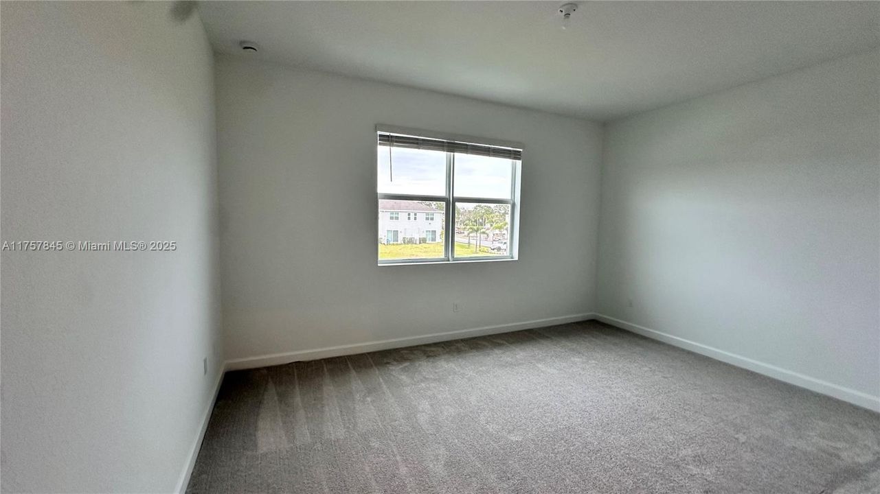 最近租的: $2,400 (3 贝兹, 2 浴室, 0 平方英尺)