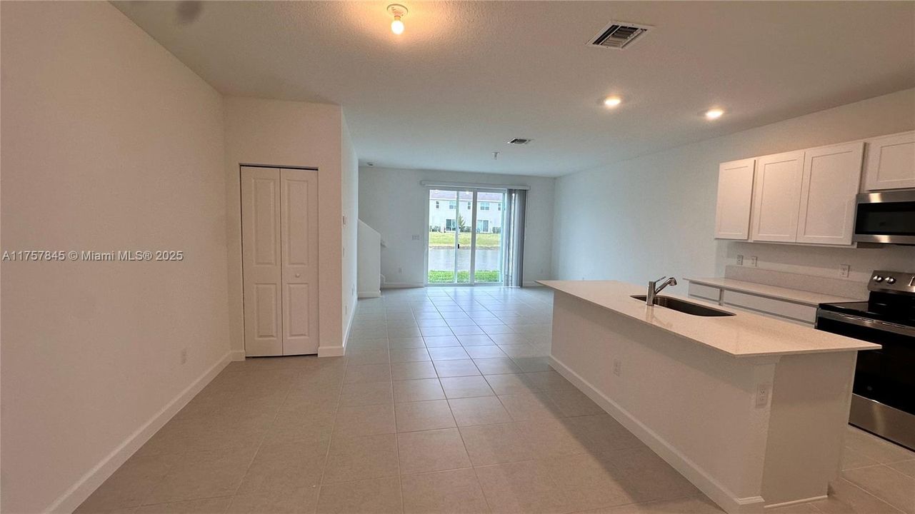 最近租的: $2,400 (3 贝兹, 2 浴室, 0 平方英尺)