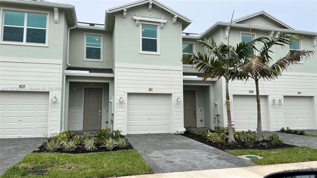 最近租的: $2,400 (3 贝兹, 2 浴室, 0 平方英尺)