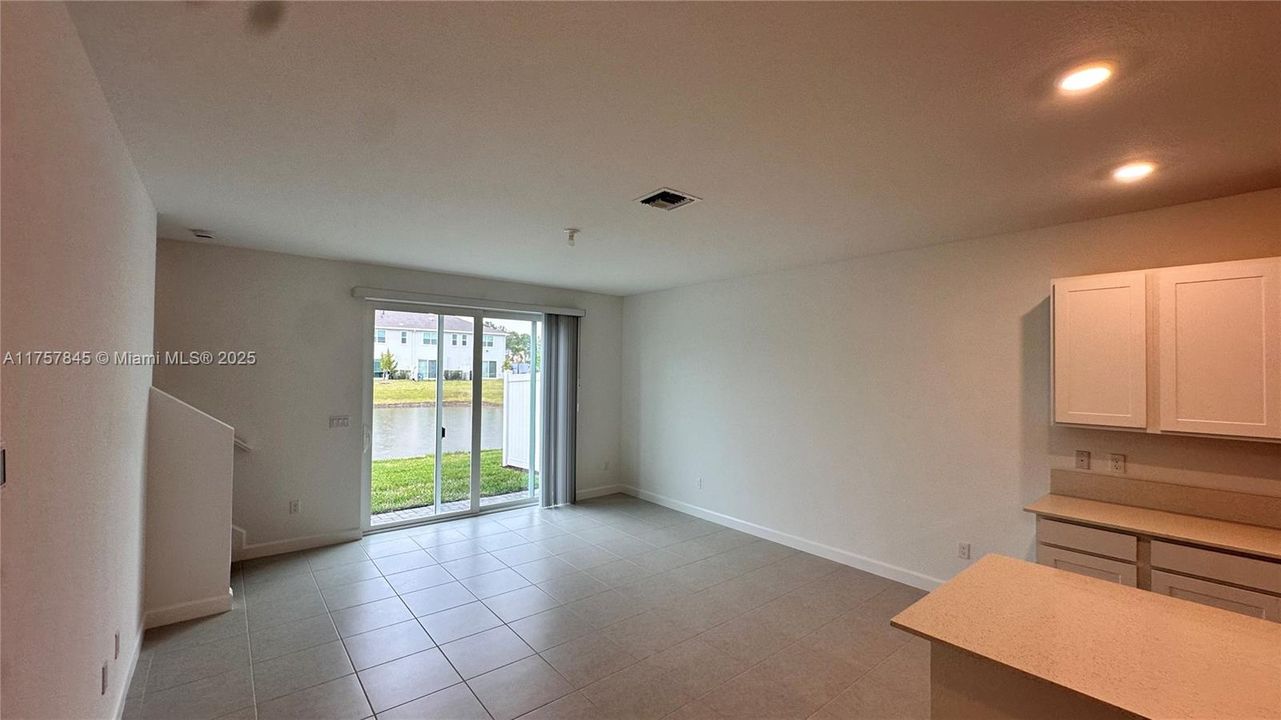 最近租的: $2,400 (3 贝兹, 2 浴室, 0 平方英尺)