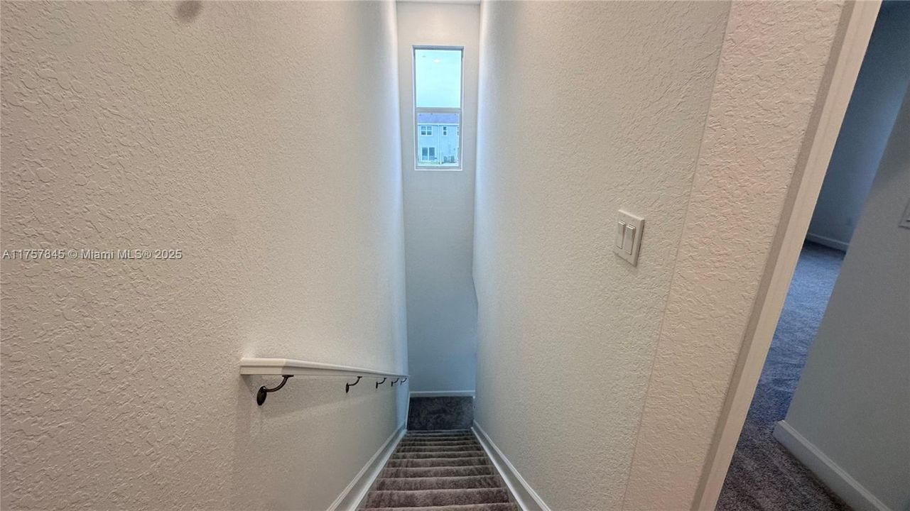 最近租的: $2,400 (3 贝兹, 2 浴室, 0 平方英尺)