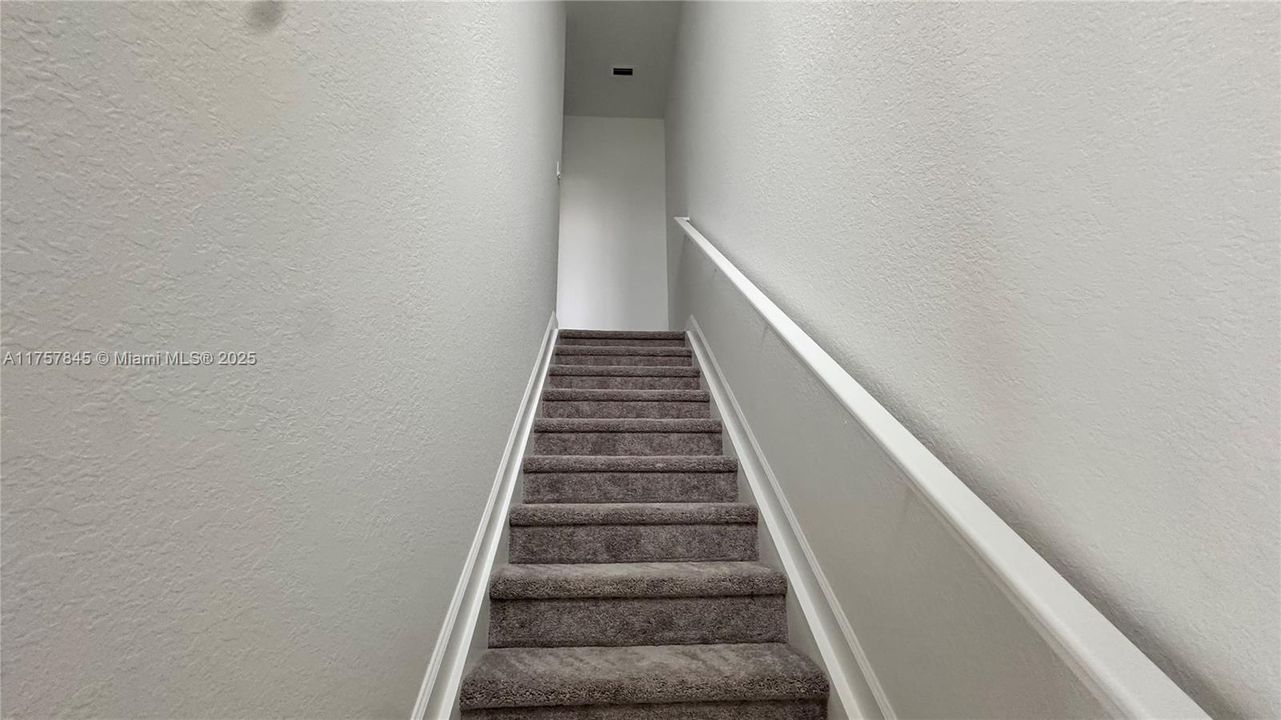 最近租的: $2,400 (3 贝兹, 2 浴室, 0 平方英尺)