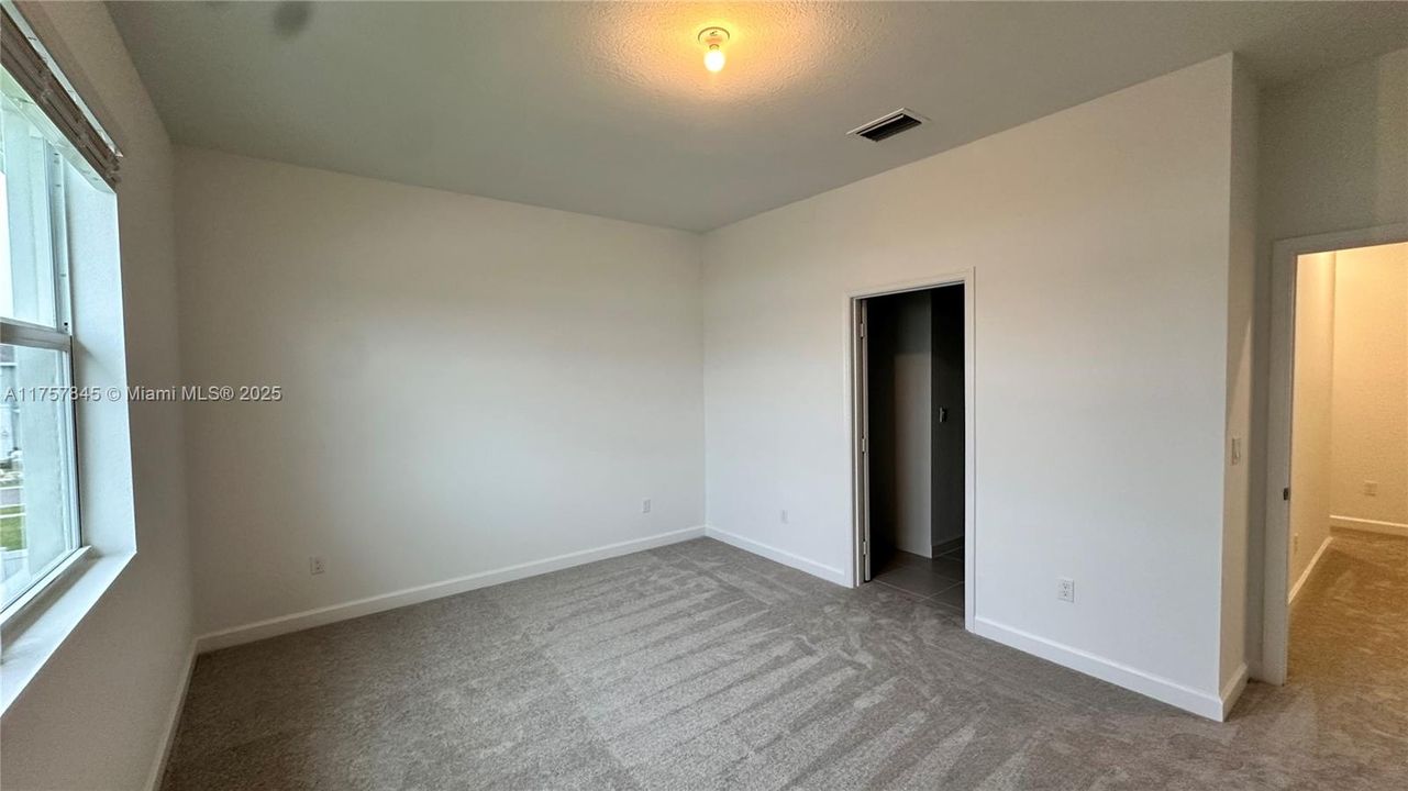 最近租的: $2,400 (3 贝兹, 2 浴室, 0 平方英尺)