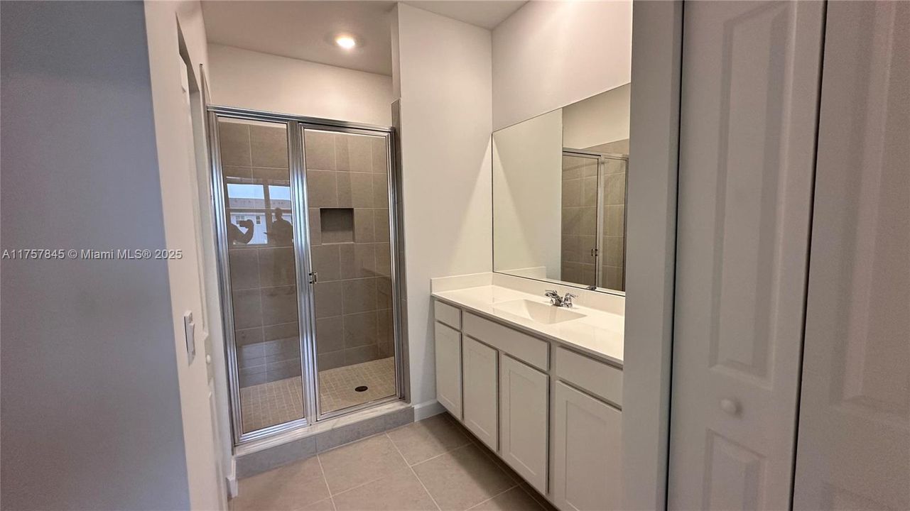 最近租的: $2,400 (3 贝兹, 2 浴室, 0 平方英尺)