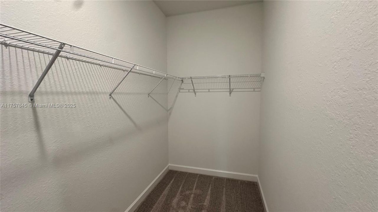 最近租的: $2,400 (3 贝兹, 2 浴室, 0 平方英尺)