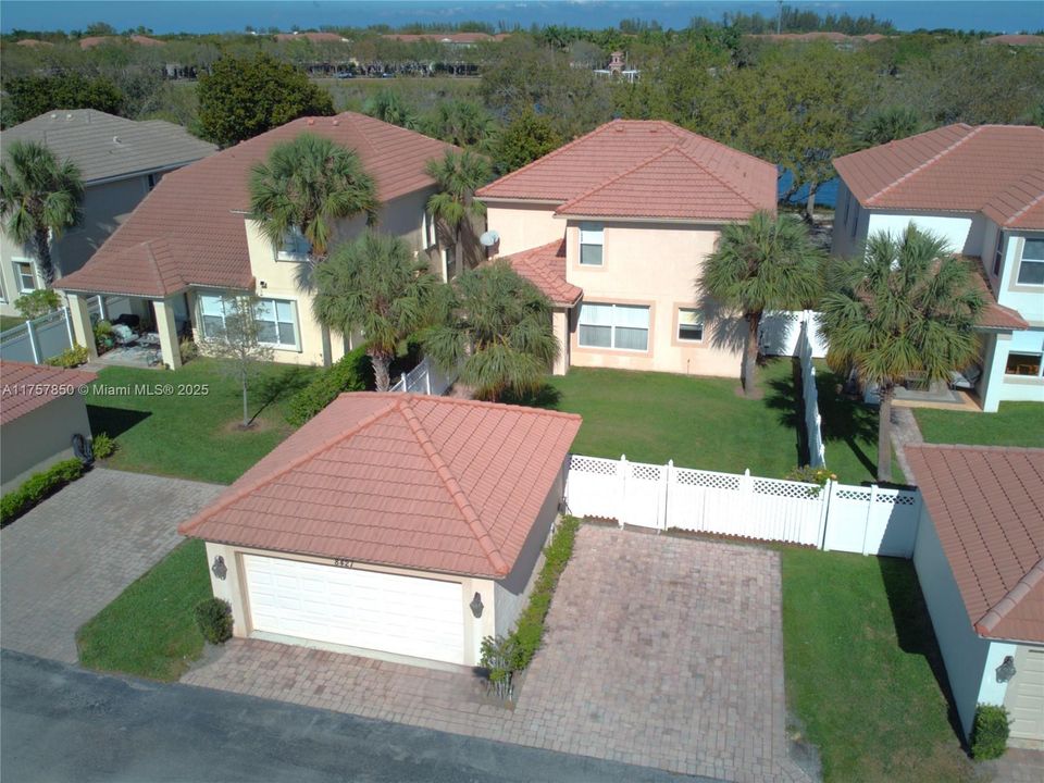 Recientemente alquilado: $4,750 (4 camas, 2 baños, 2642 Pies cuadrados)