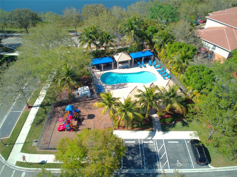 Recientemente alquilado: $4,750 (4 camas, 2 baños, 2642 Pies cuadrados)