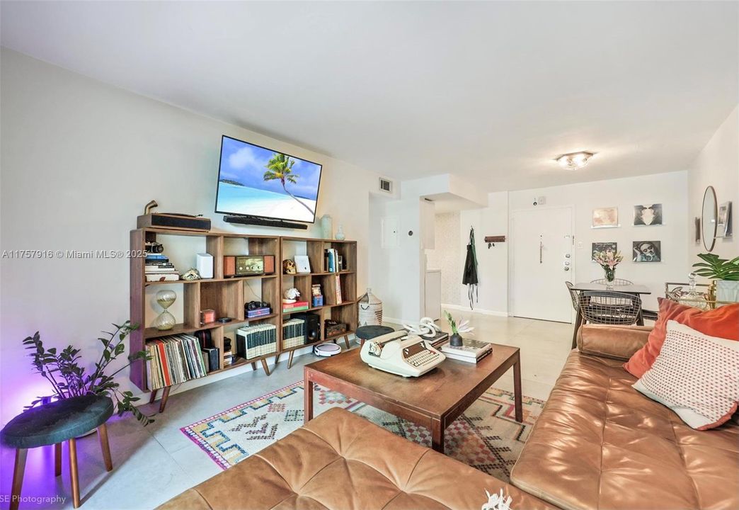 Recently Rented: $3,250 (2 beds, 2 baths, 744 Square Feet)