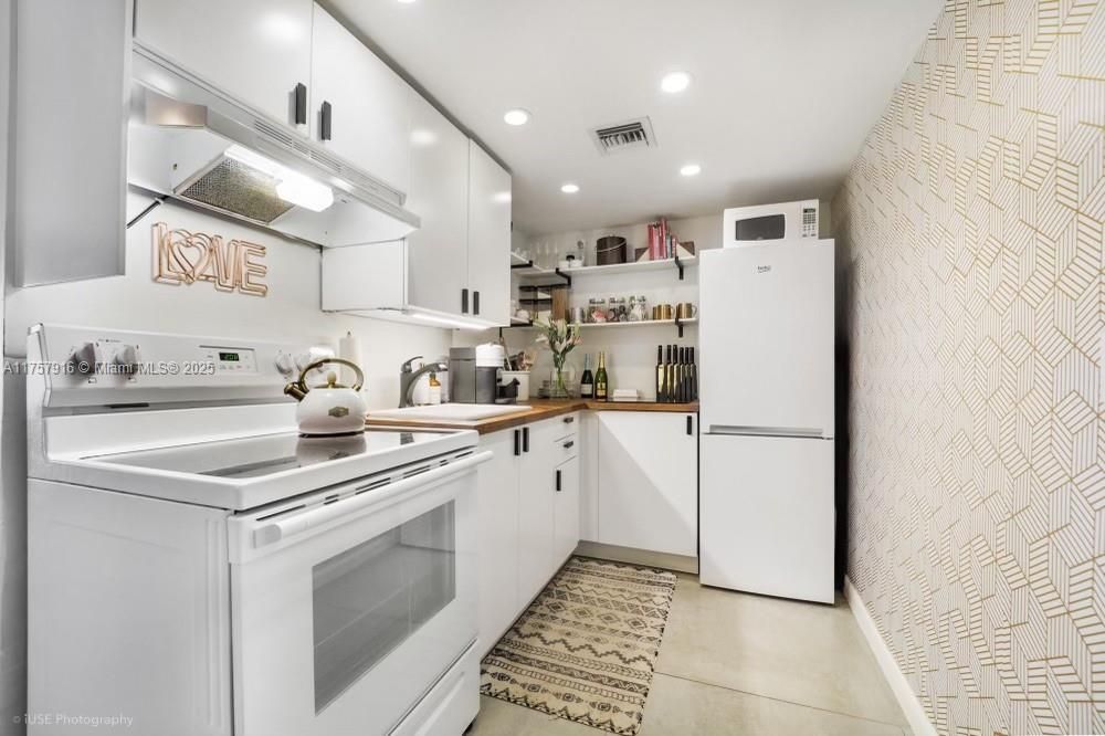 Recently Rented: $3,250 (2 beds, 2 baths, 744 Square Feet)