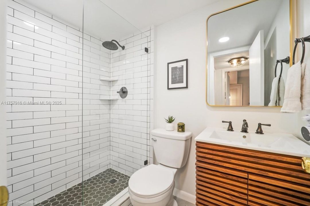 Recently Rented: $3,250 (2 beds, 2 baths, 744 Square Feet)