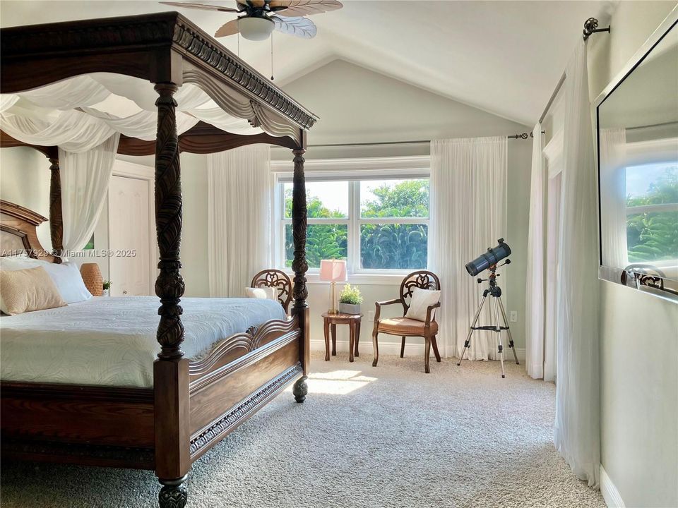 最近售出: $1,620,000 (4 贝兹, 3 浴室, 3328 平方英尺)