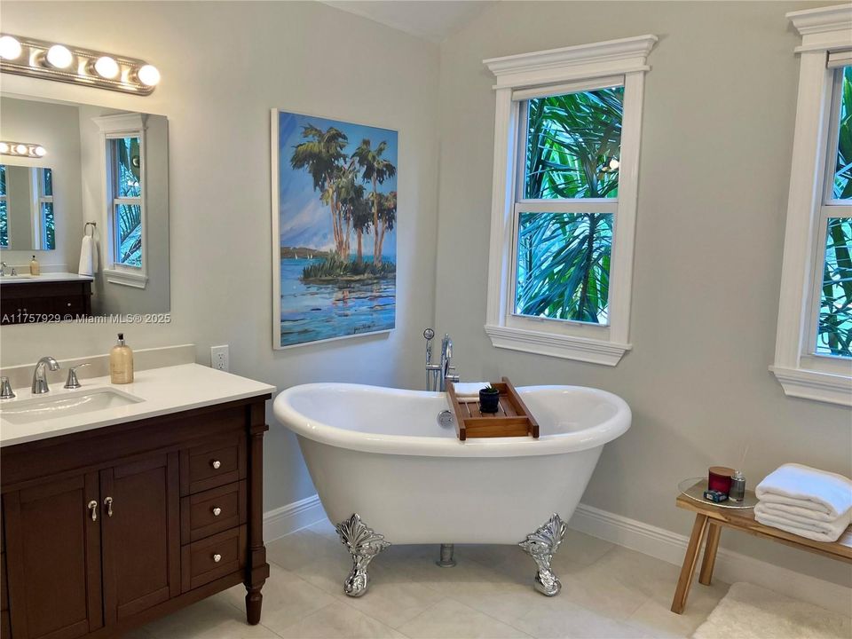 最近售出: $1,620,000 (4 贝兹, 3 浴室, 3328 平方英尺)