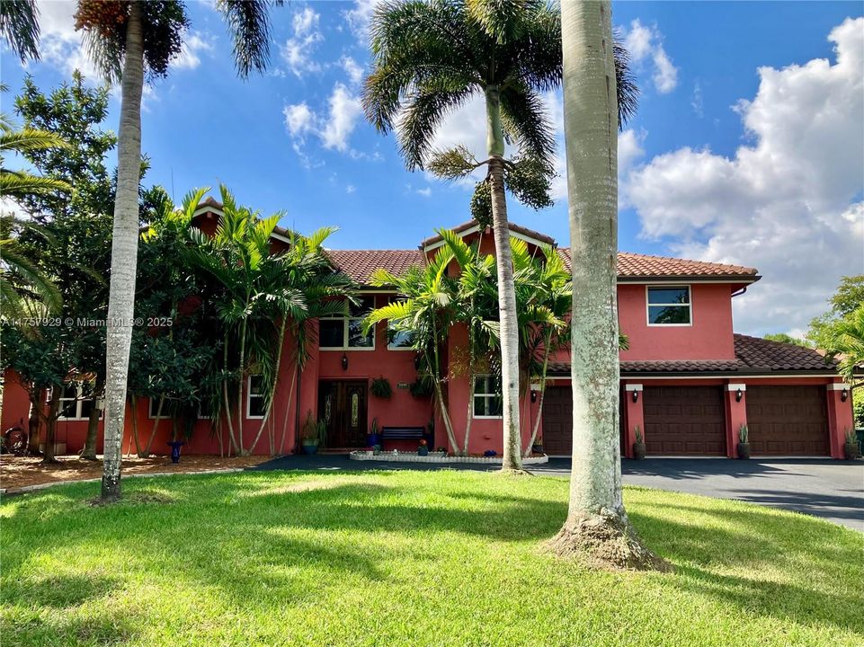 最近售出: $1,620,000 (4 贝兹, 3 浴室, 3328 平方英尺)