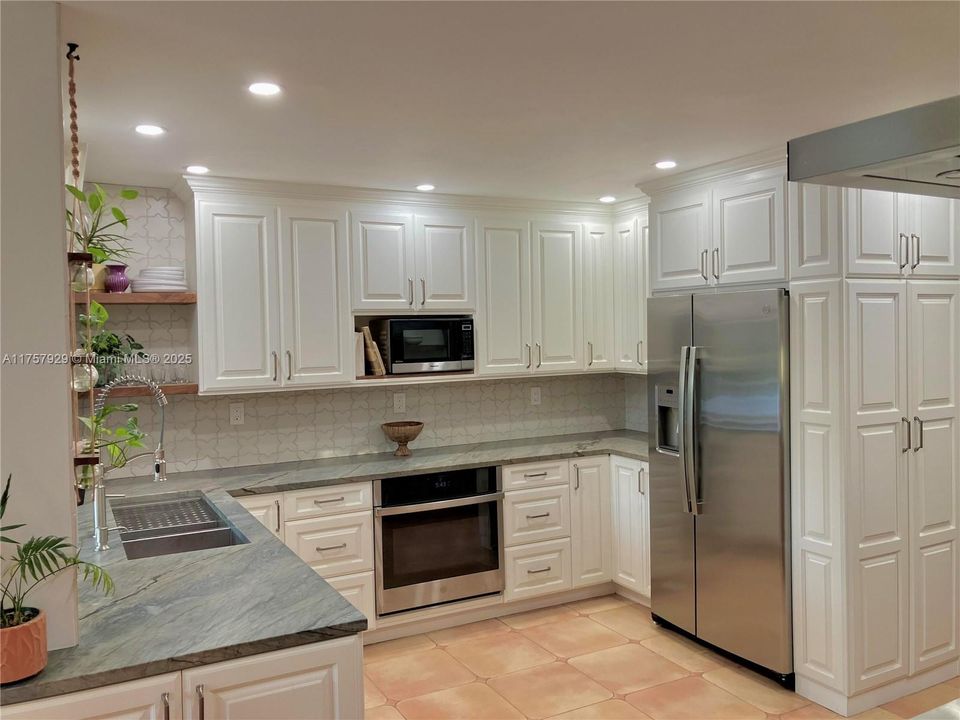 最近售出: $1,620,000 (4 贝兹, 3 浴室, 3328 平方英尺)