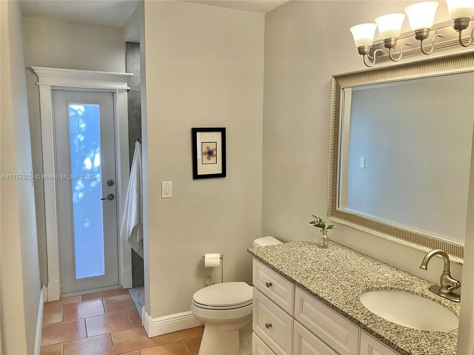 最近售出: $1,620,000 (4 贝兹, 3 浴室, 3328 平方英尺)