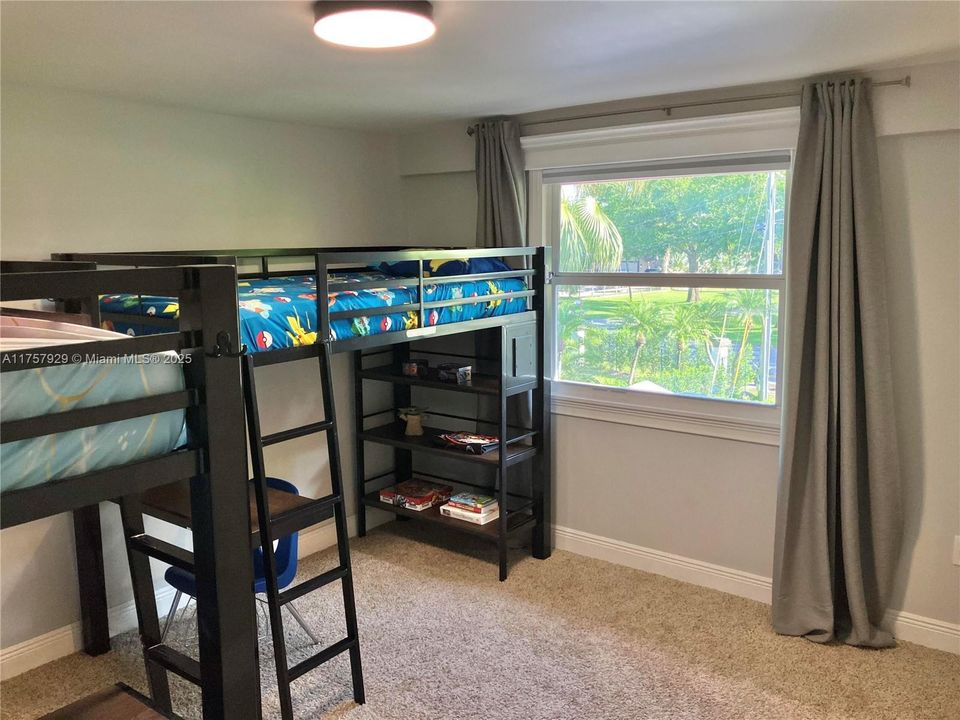 最近售出: $1,620,000 (4 贝兹, 3 浴室, 3328 平方英尺)