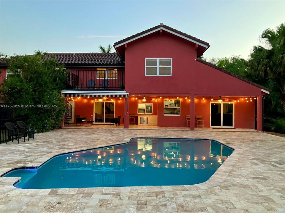 最近售出: $1,620,000 (4 贝兹, 3 浴室, 3328 平方英尺)