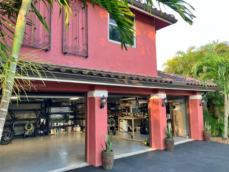 最近售出: $1,620,000 (4 贝兹, 3 浴室, 3328 平方英尺)