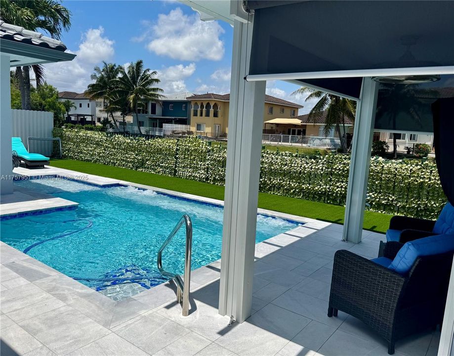 最近售出: $825,000 (3 贝兹, 2 浴室, 2055 平方英尺)