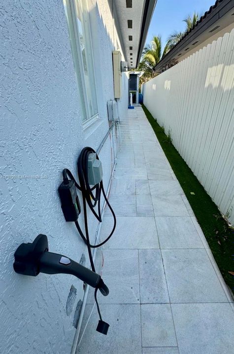 最近售出: $825,000 (3 贝兹, 2 浴室, 2055 平方英尺)