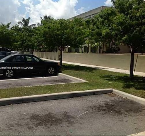 For Sale: $215,000 (1 beds, 1 baths, 700 Square Feet)