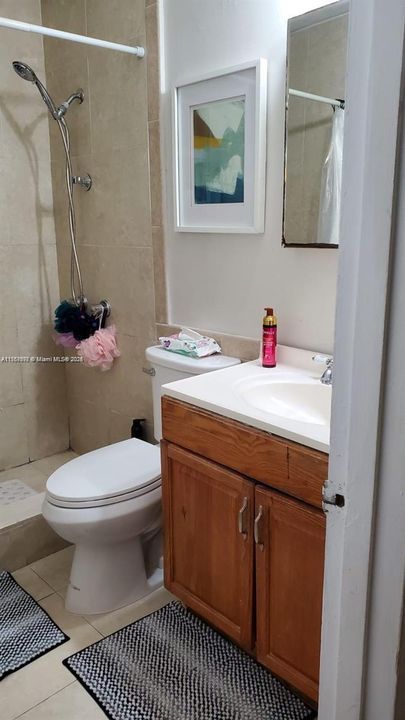 For Sale: $215,000 (1 beds, 1 baths, 700 Square Feet)