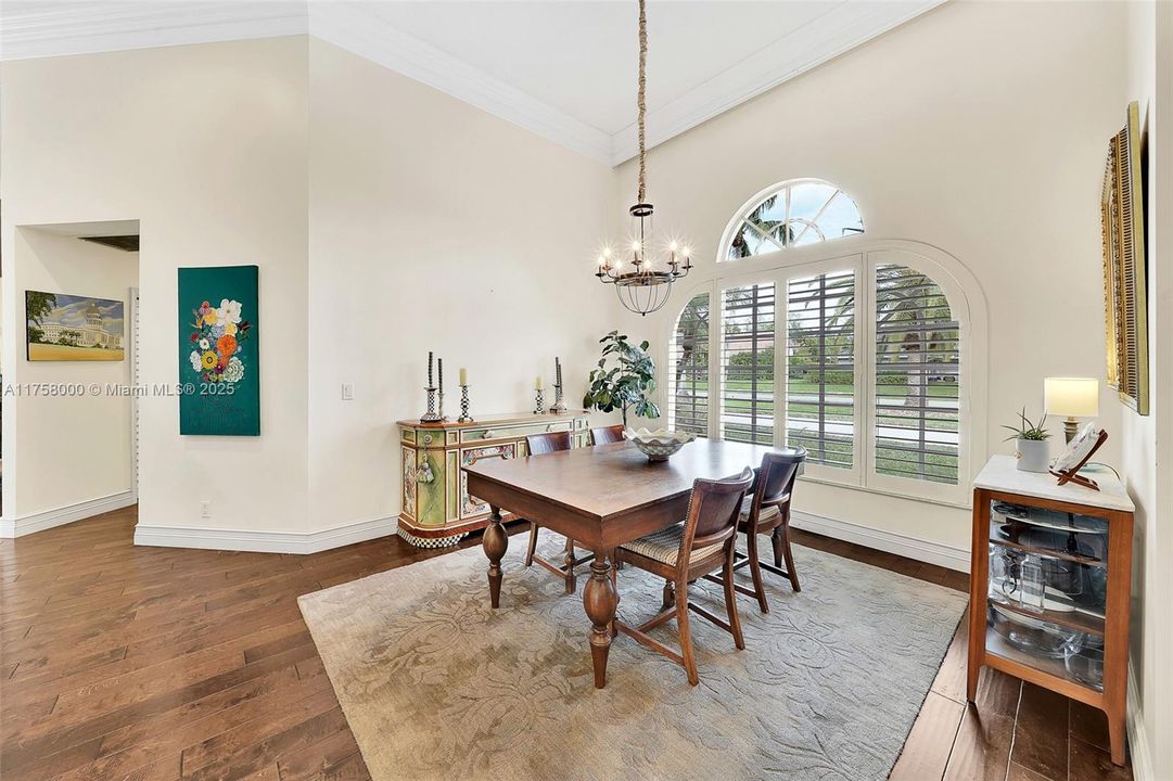 Recently Sold: $1,495,000 (6 beds, 4 baths, 4140 Square Feet)