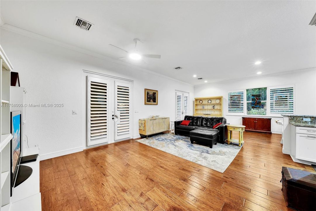 Recently Sold: $1,495,000 (6 beds, 4 baths, 4140 Square Feet)