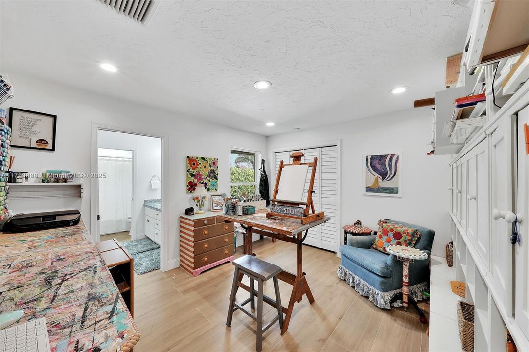 Recently Sold: $1,495,000 (6 beds, 4 baths, 4140 Square Feet)