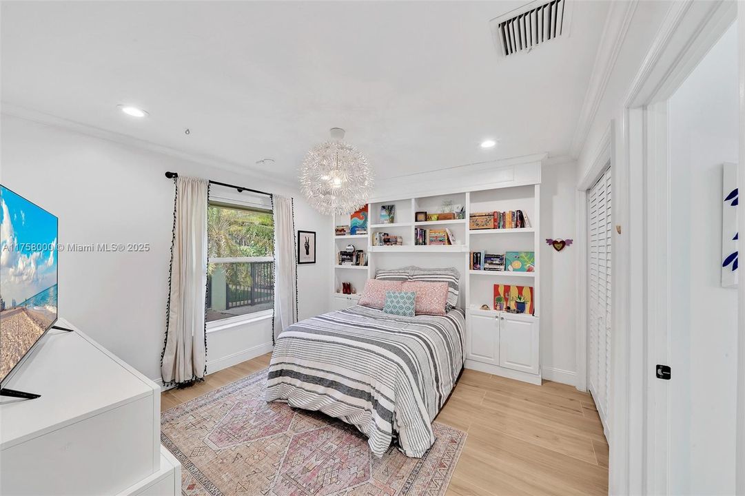 Recently Sold: $1,495,000 (6 beds, 4 baths, 4140 Square Feet)