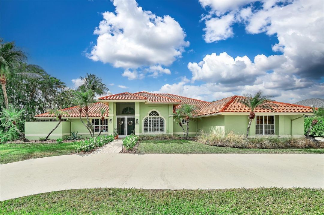 Recently Sold: $1,495,000 (6 beds, 4 baths, 4140 Square Feet)