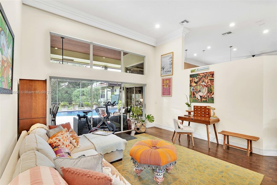 Recently Sold: $1,495,000 (6 beds, 4 baths, 4140 Square Feet)