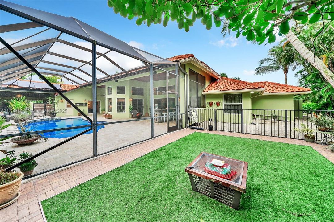 Recently Sold: $1,495,000 (6 beds, 4 baths, 4140 Square Feet)