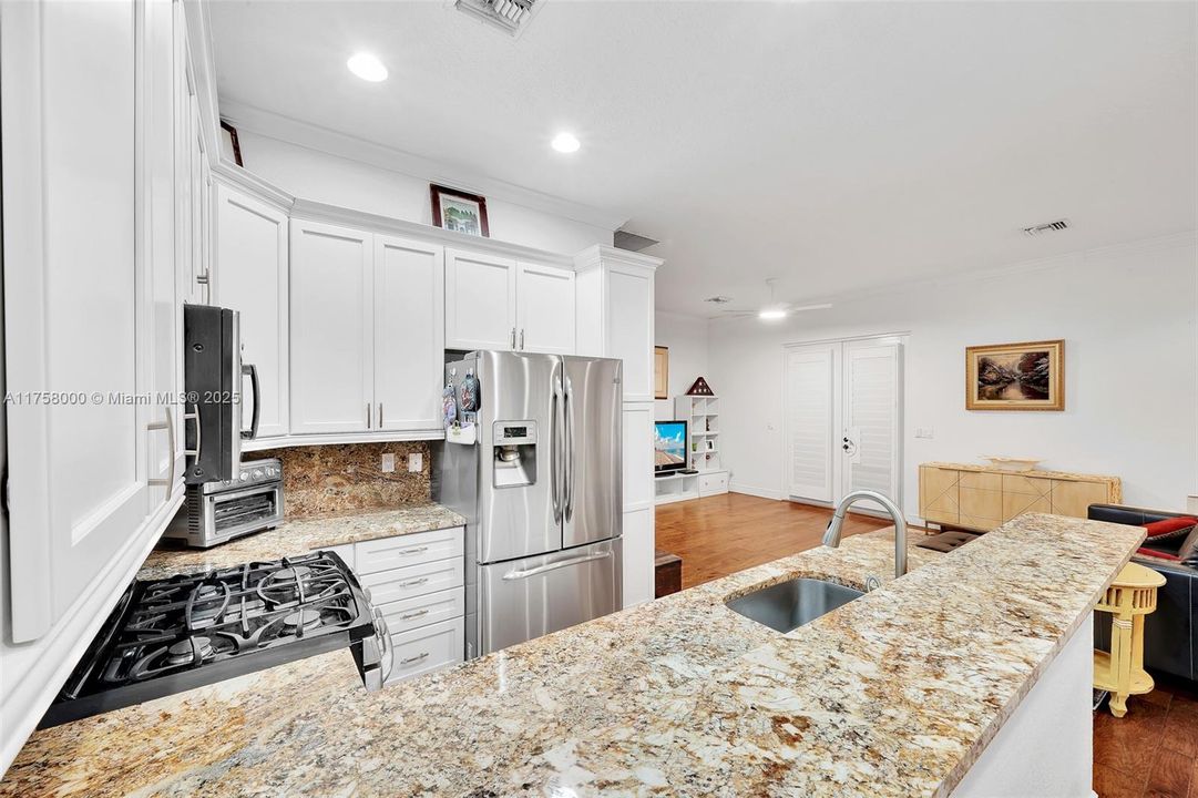 Recently Sold: $1,495,000 (6 beds, 4 baths, 4140 Square Feet)