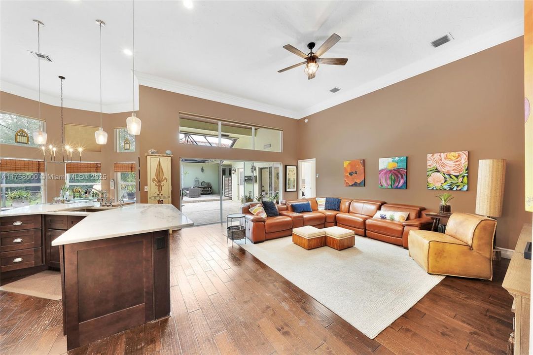 Recently Sold: $1,495,000 (6 beds, 4 baths, 4140 Square Feet)