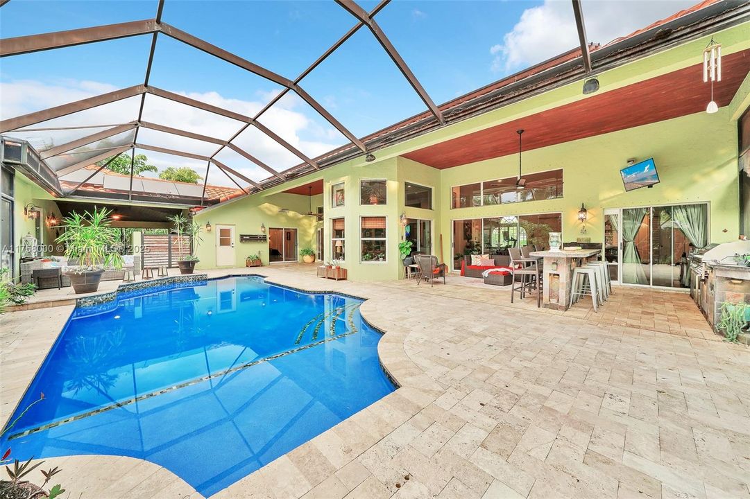 Recently Sold: $1,495,000 (6 beds, 4 baths, 4140 Square Feet)